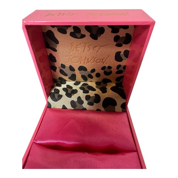 Betsey Johnson Flower
Rhinestone Bee Stretch Duo
Ring Very Rare - Picture 8 of 9